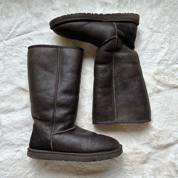 UGG Australia Classic Tall Bomber 5804 in Brown Leather Authentic - Picture 1 of 11